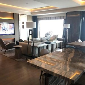 Suite One King Bed